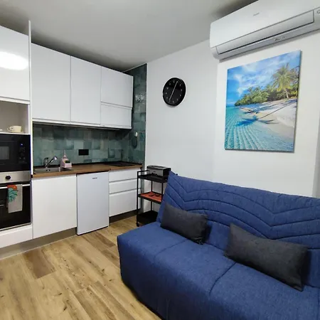 Holidays Beachfront Terrace & Sea Views Apartmán