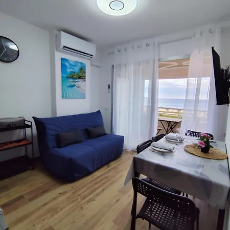 Apartmán Holidays Beachfront Terrace & Sea Views *