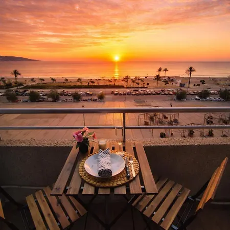 Holidays Beachfront Terrace & Sea Views Empuriabrava