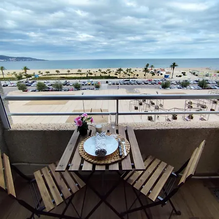Holidays Beachfront Terrace & Sea Views * Empuriabrava