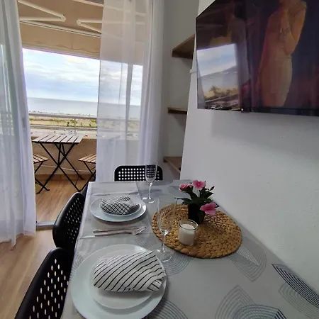 Holidays Beachfront Terrace & Sea Views Empuriabrava