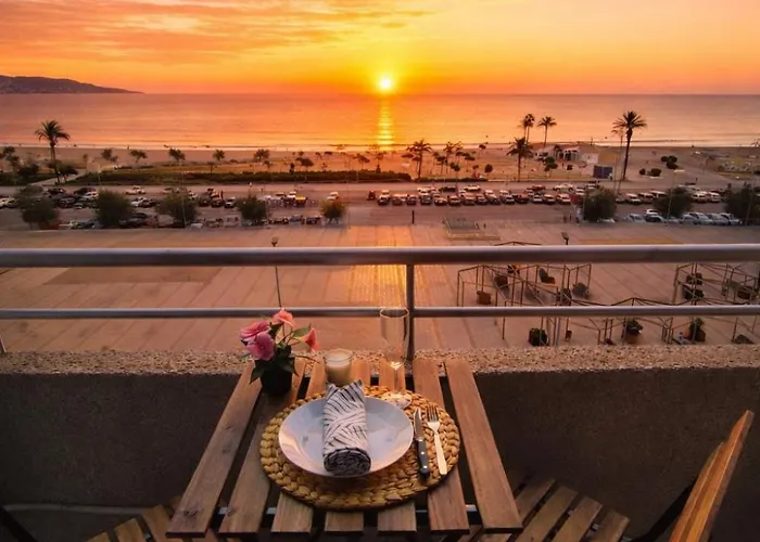 Holidays Beachfront Terrace & Sea Views Empuriabrava