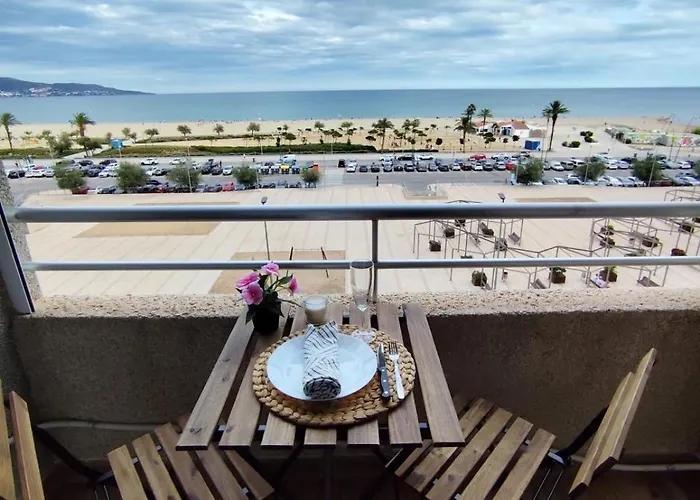 Holidays Beachfront Terrace & Sea Views * Empuriabrava